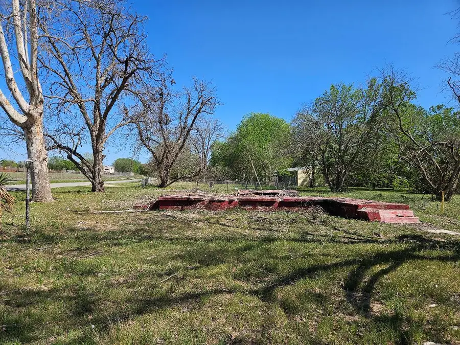 201 Harris St, Smithville, TX 78957 - #3