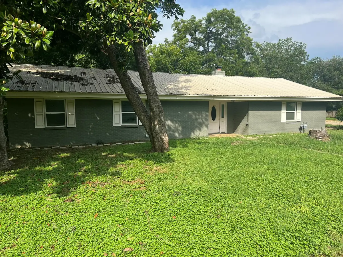 204 N Rockdale St, Lexington, TX 78947 - #1