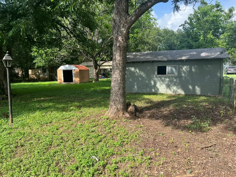 204 N Rockdale St, Lexington, TX 78947 - #2