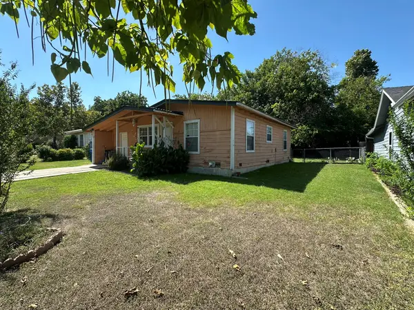 704 Otis St, Taylor, TX 76574