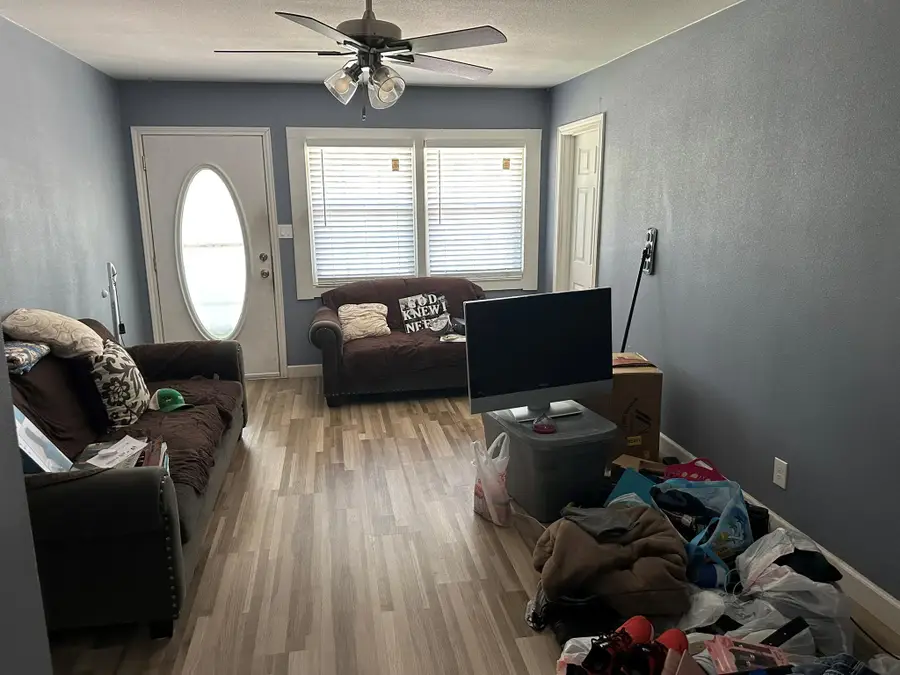 704 Otis St, Taylor, TX 76574 - #3