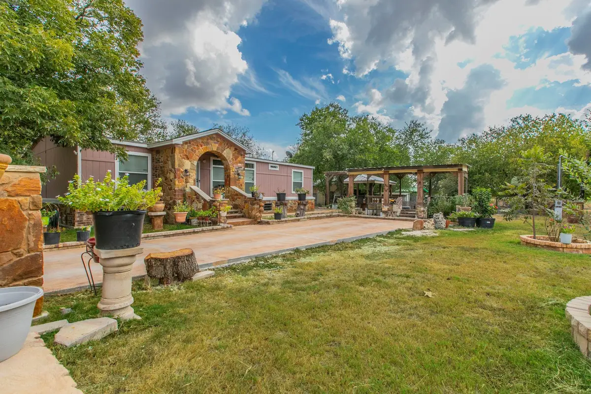 329 W Brook St, Bartlett, TX 76511 - Image #1