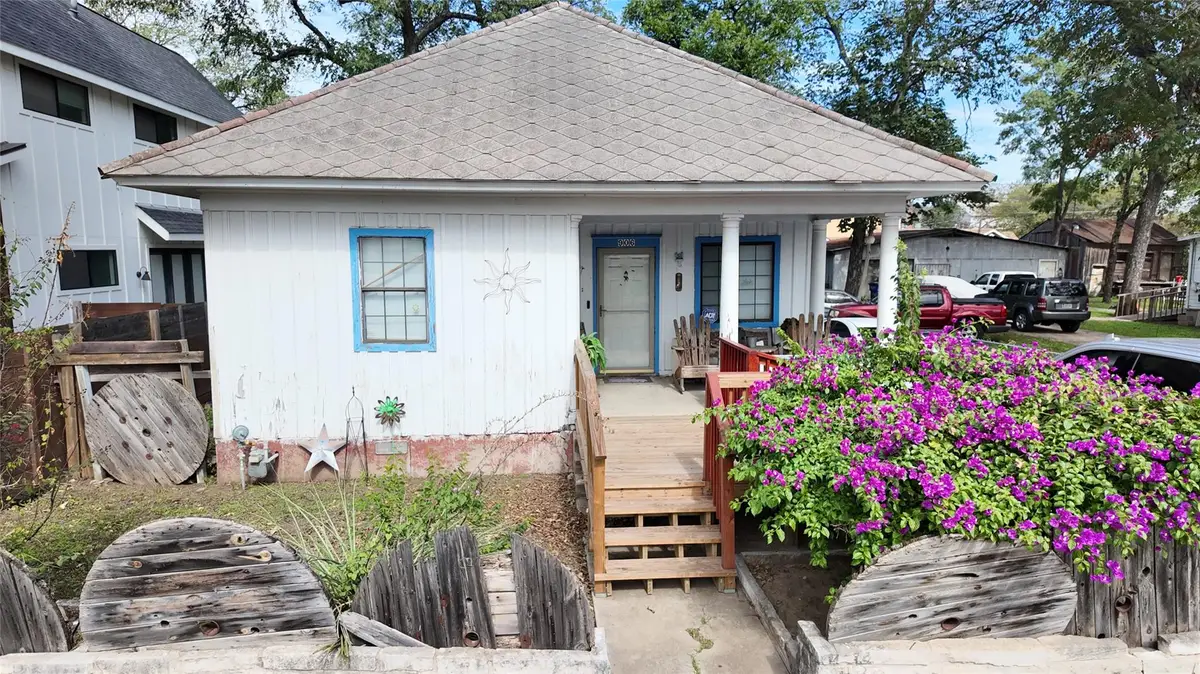 906 E 2nd St, Austin, TX 78702 - #1