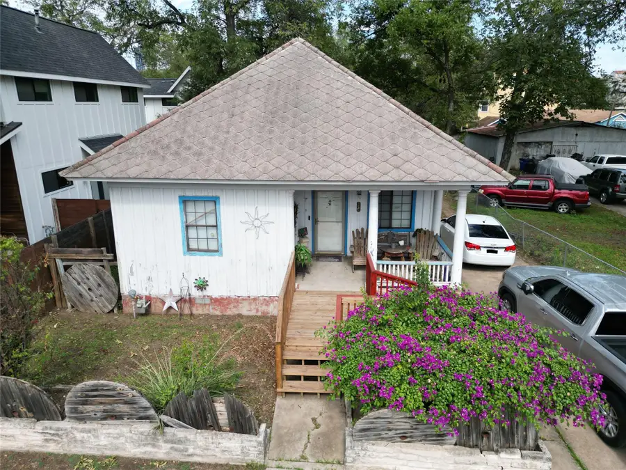 906 E 2nd St, Austin, TX 78702 - #2