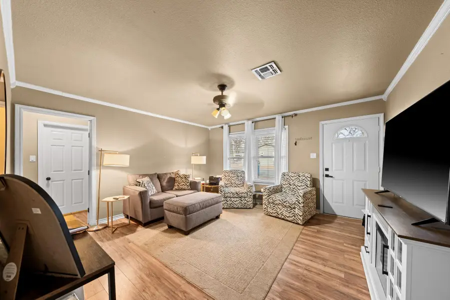 603 N Lewis Ave, Kerrville, TX 78028 - #2