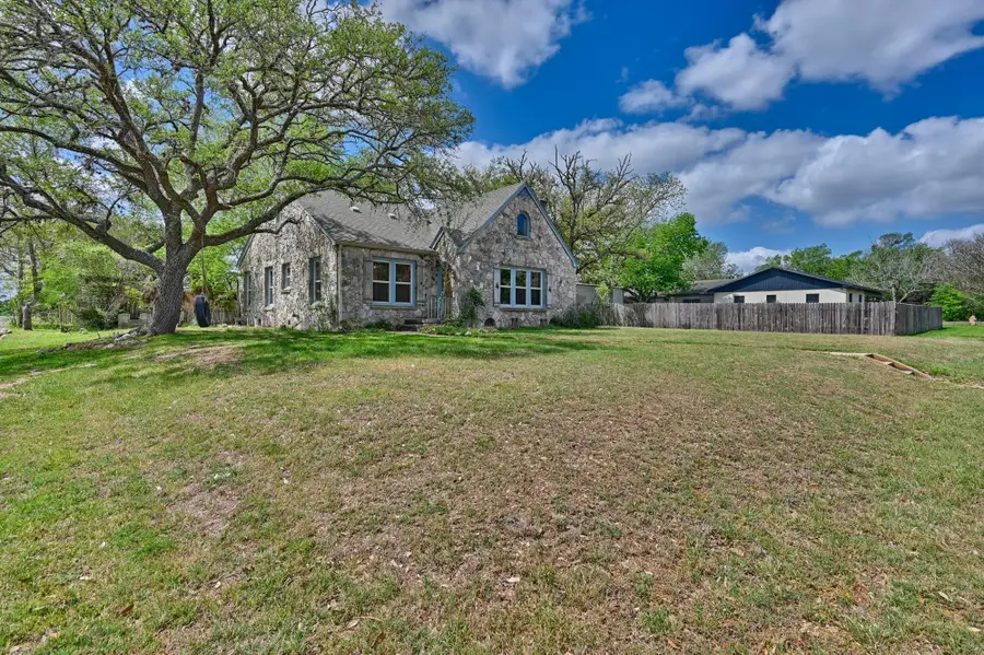 1284 E Hempstead St, Giddings, TX 78942 - #2