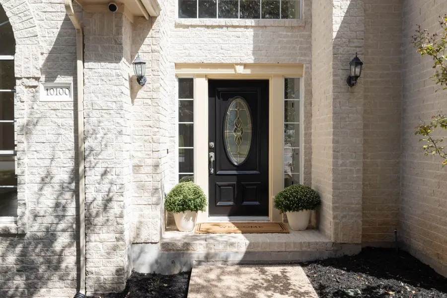 10100 Scull Creek Dr, Austin, TX 78730 - Image #2