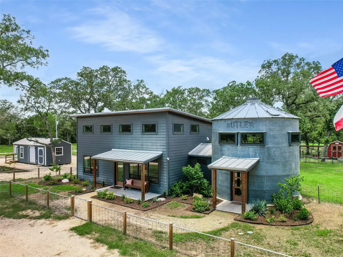 226 Stolle Ln, Flatonia, TX 78941 - #1