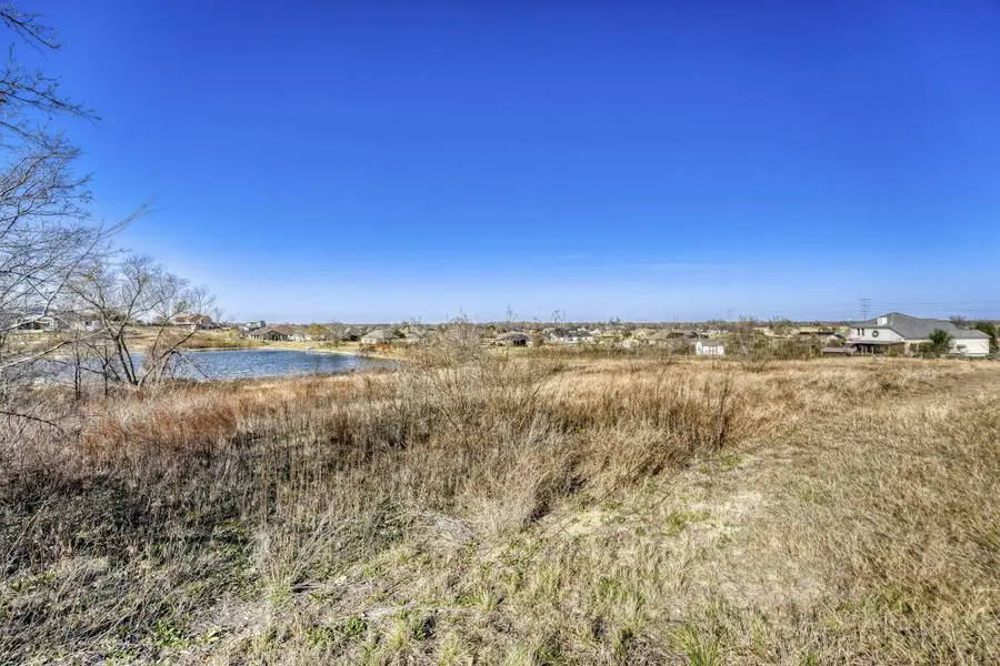 337 Comanche Cir, Hutto, TX 78634 - Image #2