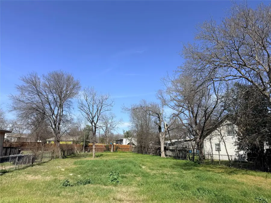 622 E 8th Ave, Belton, TX 76513 - #2