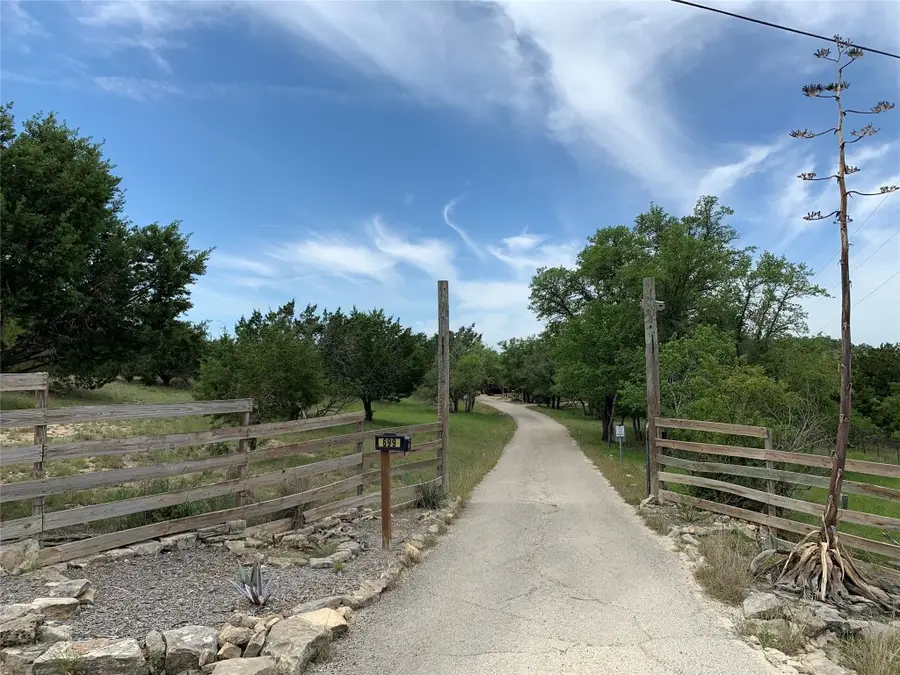 699 Hillview Cir, Dripping Springs, TX 78620 - Image #3