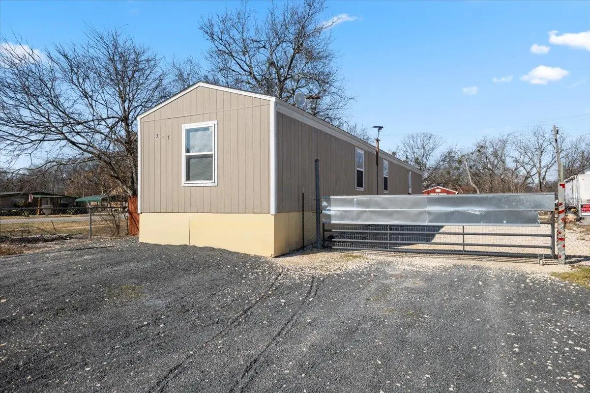 341 SW Front St, Bartlett, TX 76511 - #1