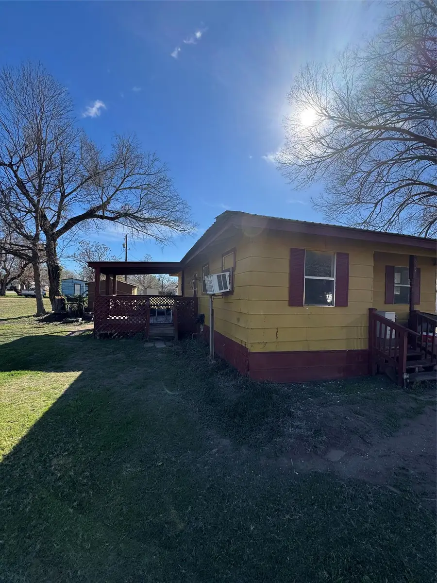 503 Hill St, Smithville, TX 78957 - Image #2