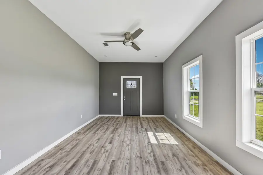 507 W 1st St, Flatonia, TX 78941 - #3