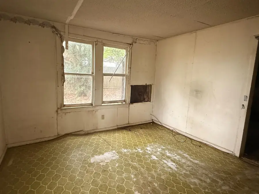 918 S Brazos St, Lockhart, TX 78644 - #3