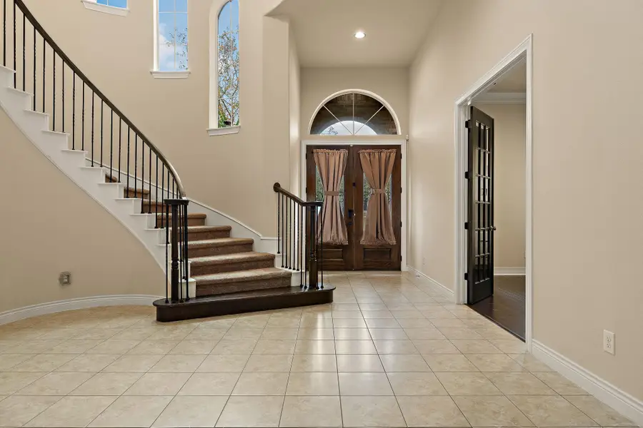 174 Estrella Xing, Georgetown, TX 78628 - Image #3