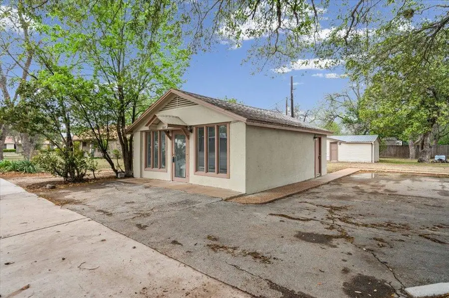 1207 NE Loop 230, Smithville, TX 78957 - #2