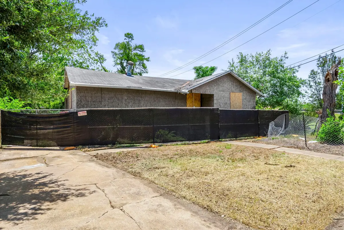 5103 Valley Oak Dr, Austin, TX 78731 - Image #1