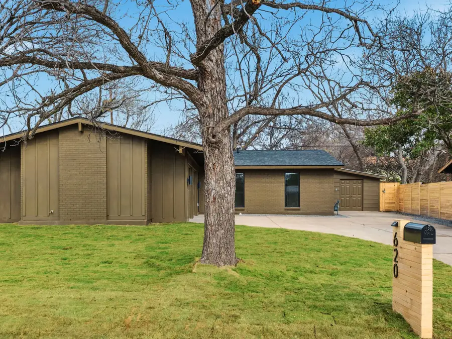 620 Amesbury Ln, Austin, TX 78752 - Image #2