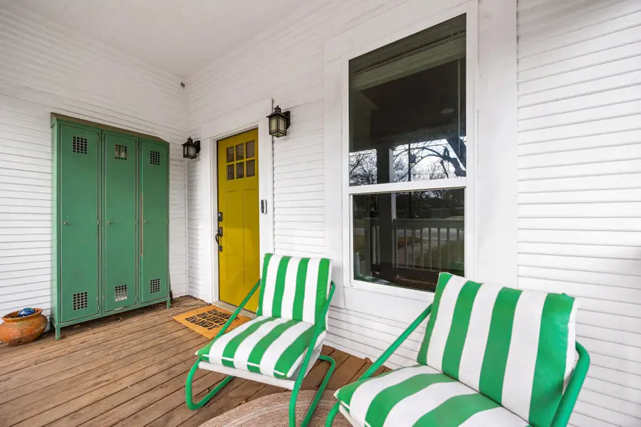 218 S Rio Grande St, Lockhart, TX 78644 - #2