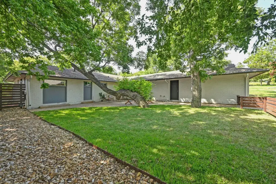 3305 Santa Monica Dr, Austin, TX 78741 - Image #2