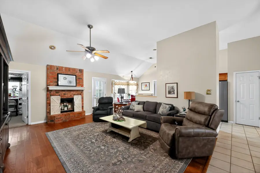 127 S Pohakea Dr, Bastrop, TX 78602 - Image #3