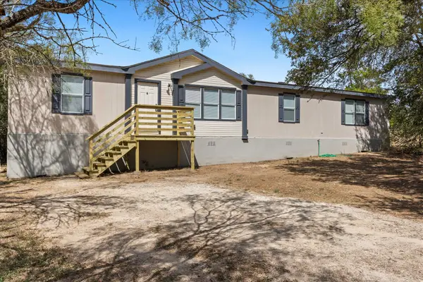 411 Texas Oak Dr, Cedar Creek, TX 78612