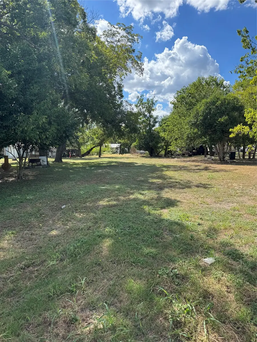 000 Gonzales Ave, Fentress, TX 78622 - Image #2