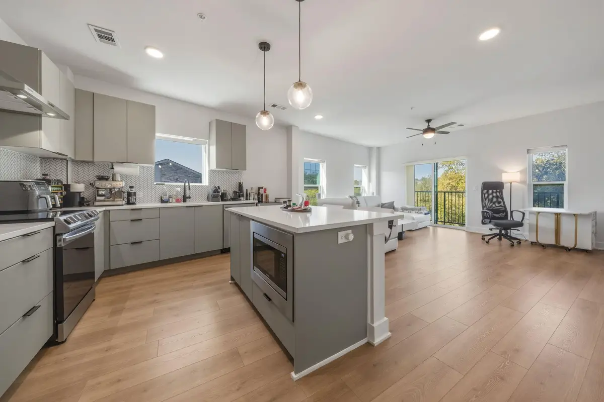 2500 Longview St #300, Austin, TX 78705 - #1