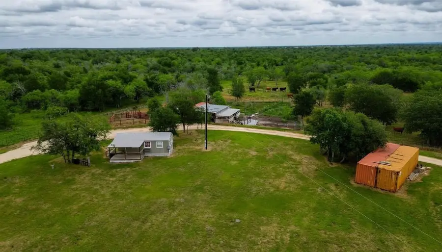 2387 State Highway 304, Gonzales, TX 78629 - #2