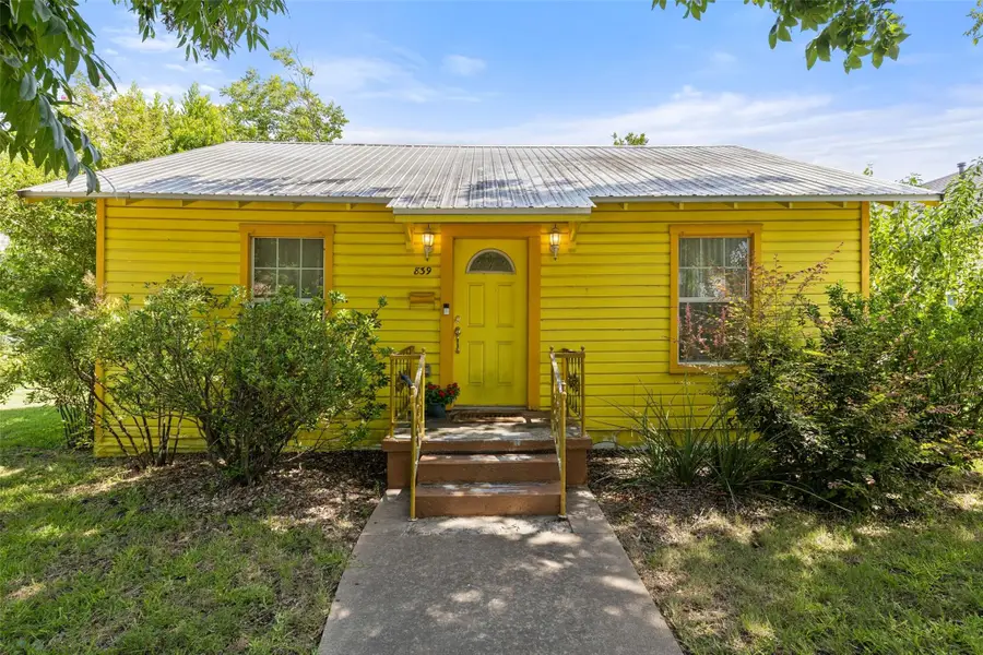 839 W 6th St, Taylor, TX 76574 - #3