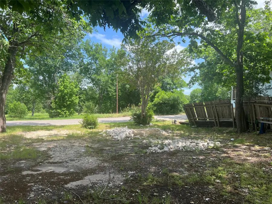 711 Burkett St, Taylor, TX 76574 - #2