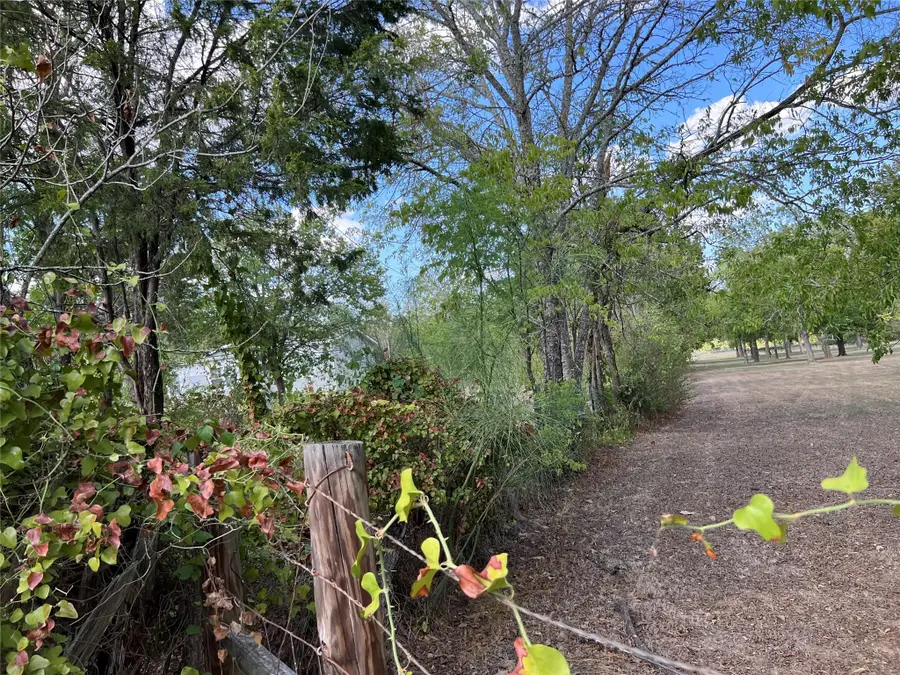 529 Madison St, Elgin, TX 78621 - #2