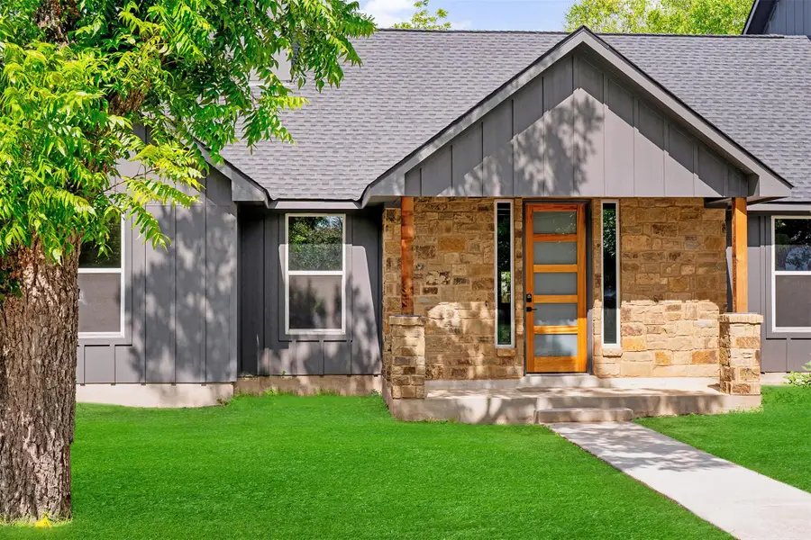 417 S Blanco St, Lockhart, TX 78644 - Image #3