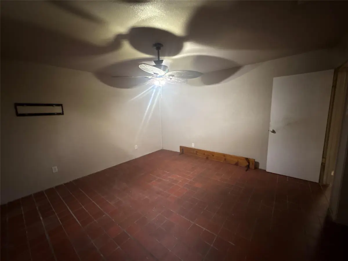 220 Stratford Ct, San Antonio, TX 78223 - #1