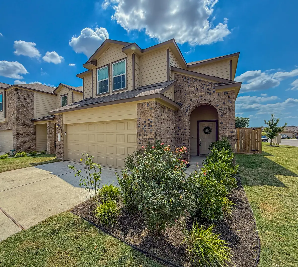 725 Bronco Billy Dr, Jarrell, TX 76537 - Image #1