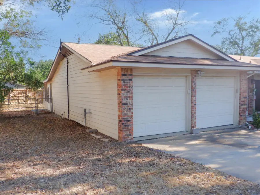 5418 Fairmont Cir, Austin, TX 78745 - Image #2