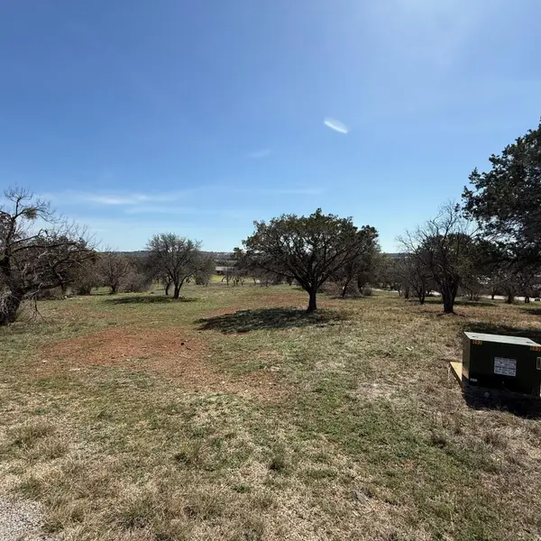 305 Red Wine Ln, Horseshoe Bay, TX 78657