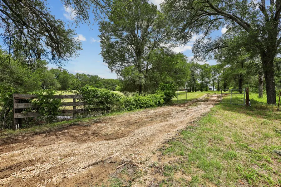 406 Monkey Rd, Elgin, TX 78621 - #2