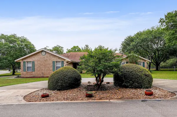 259 Twin Oak Rd, Seguin, TX 78155