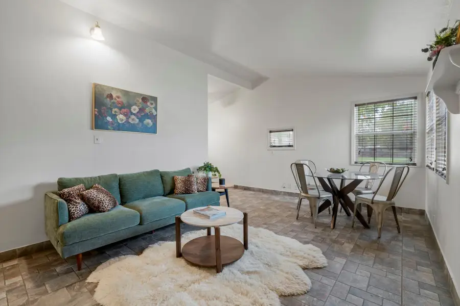 1508 S Walnut St, Georgetown, TX 78626 - Image #2