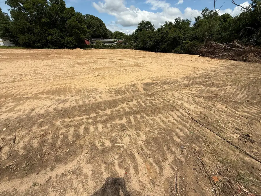 712 N Wilcox St, Rockdale, TX 76567 - #3