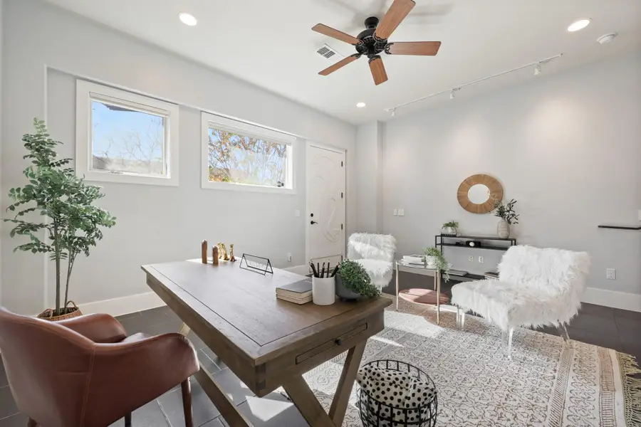 206 E Live Oak St #C, Austin, TX 78704 - Image #3