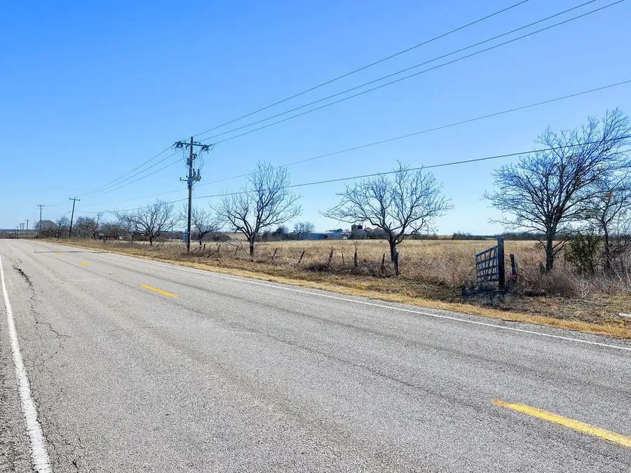 1015 E Main St, Troy, TX 76579 - #2