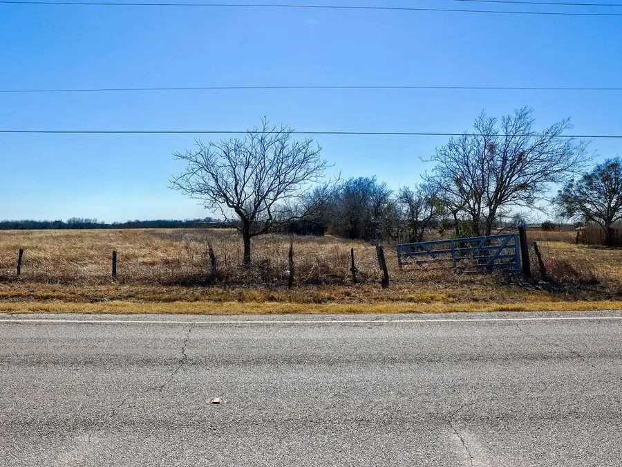 1015 E Main St, Troy, TX 76579 - #3