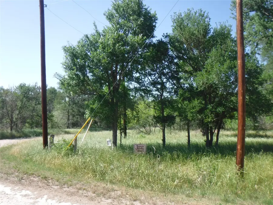 137 Winding Ln, Smithville, TX 78957 - Image #2