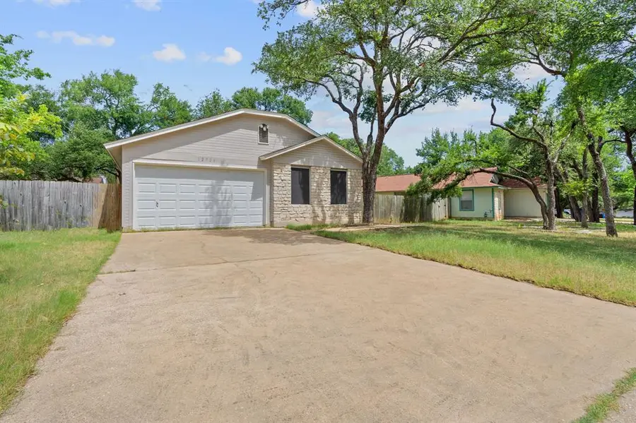 12706 Heinemann Dr, Austin, TX 78727 - Image #2