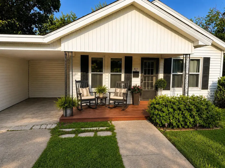 807 S Elm St, Georgetown, TX 78626 - #3