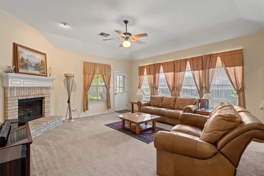 418 Keenland Dr, Georgetown, TX 78626 - #2
