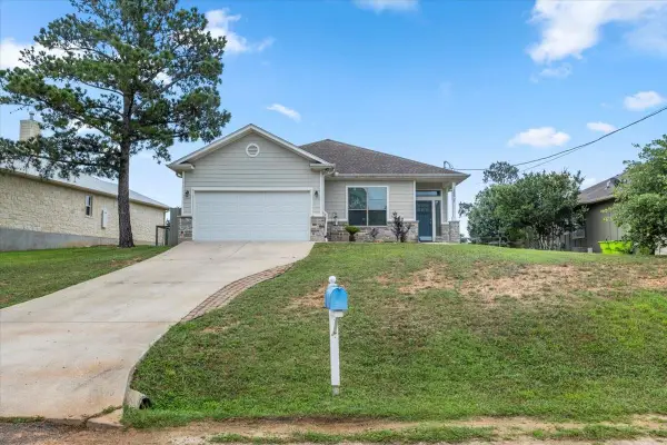 105 Keo Keo Ct, Bastrop, TX 78602
